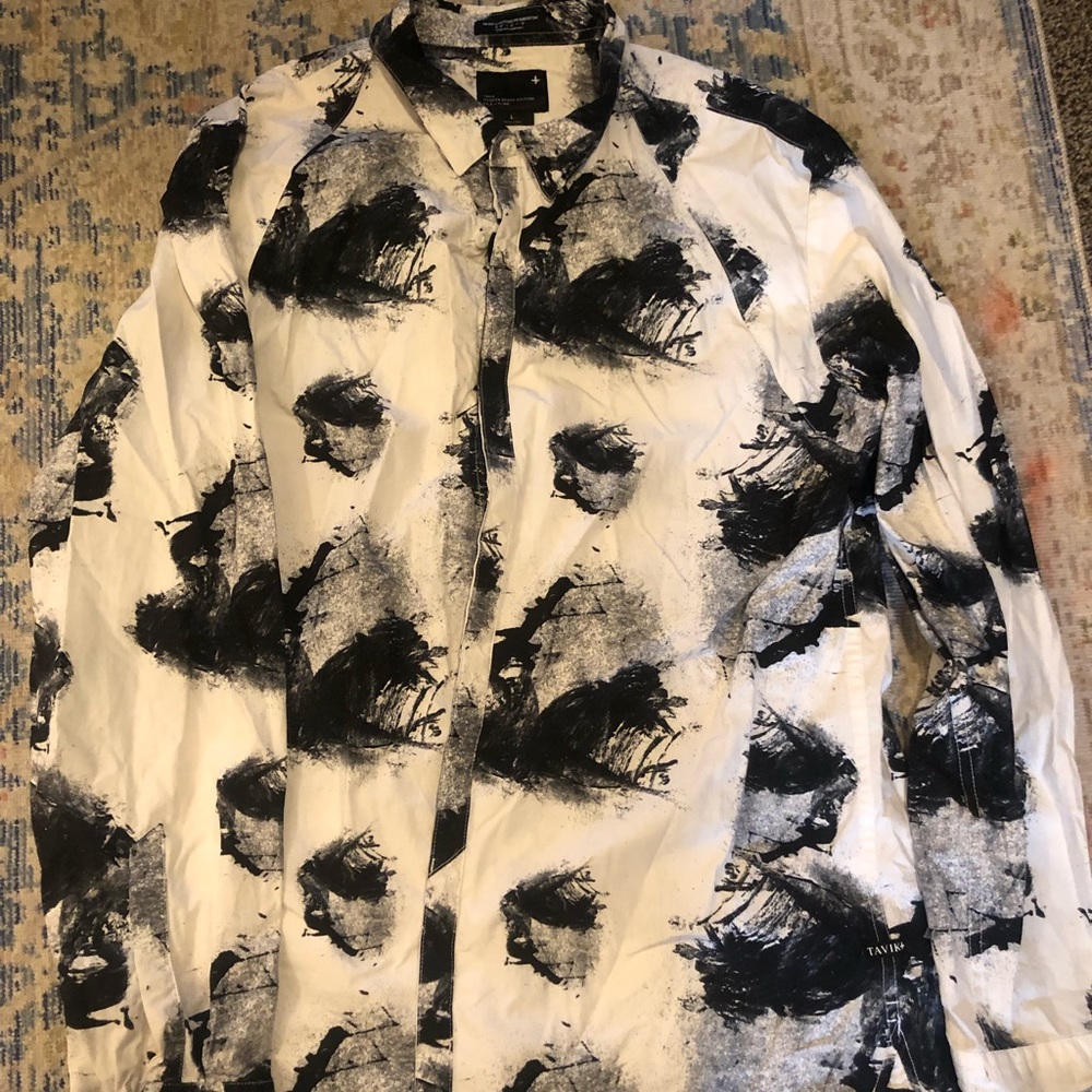 Tavik brand patterned long sleeve button up. Men’s size Large.